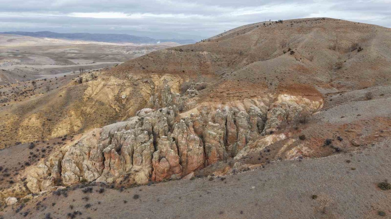 Kırıkkale’de doğanın şekillendirdiği kayalar ilgi çekiyor