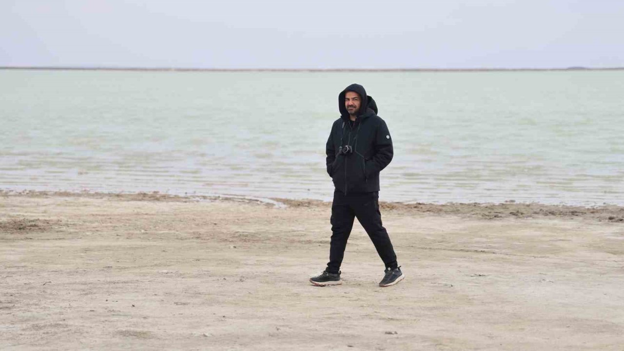 Kırşehir’de flamingolar fotoğraf tutkunlarının objektifine yansıdı