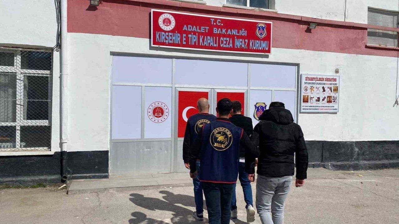 Kırşehir’de hapis cezasıyla aranan 2 kişi yakalandı