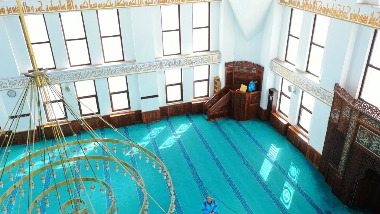 Kocasinan’da camiler Ramazan’da da gül kokuyor