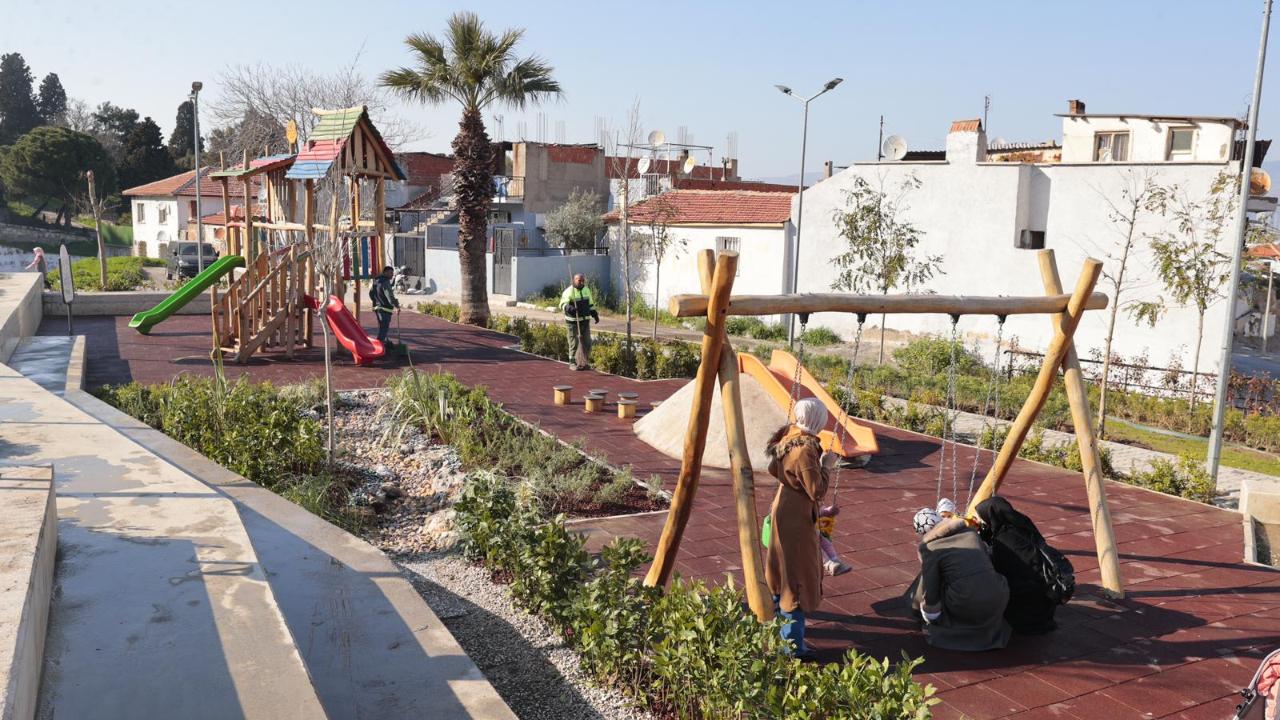 Konak’ın göz bebeği Narin Parkı’na yağmur bahçesi