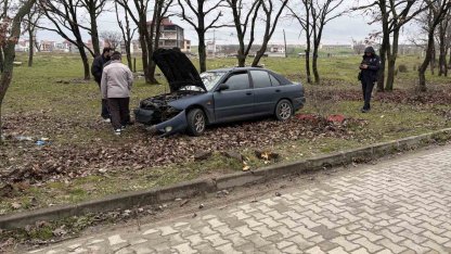 Kontrolden çıkan otomobil ağaçlık alana daldı: 1 yaralı