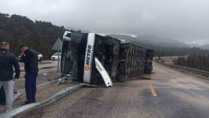 Konya’da yolcu otobüsü devrildi: 15 yaralı