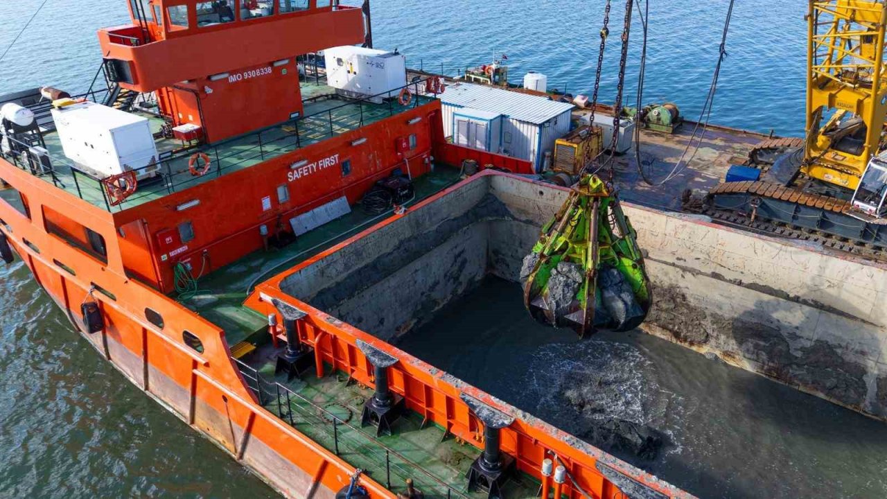 Körfez’den 1 milyon ton çamur çıkarıldı