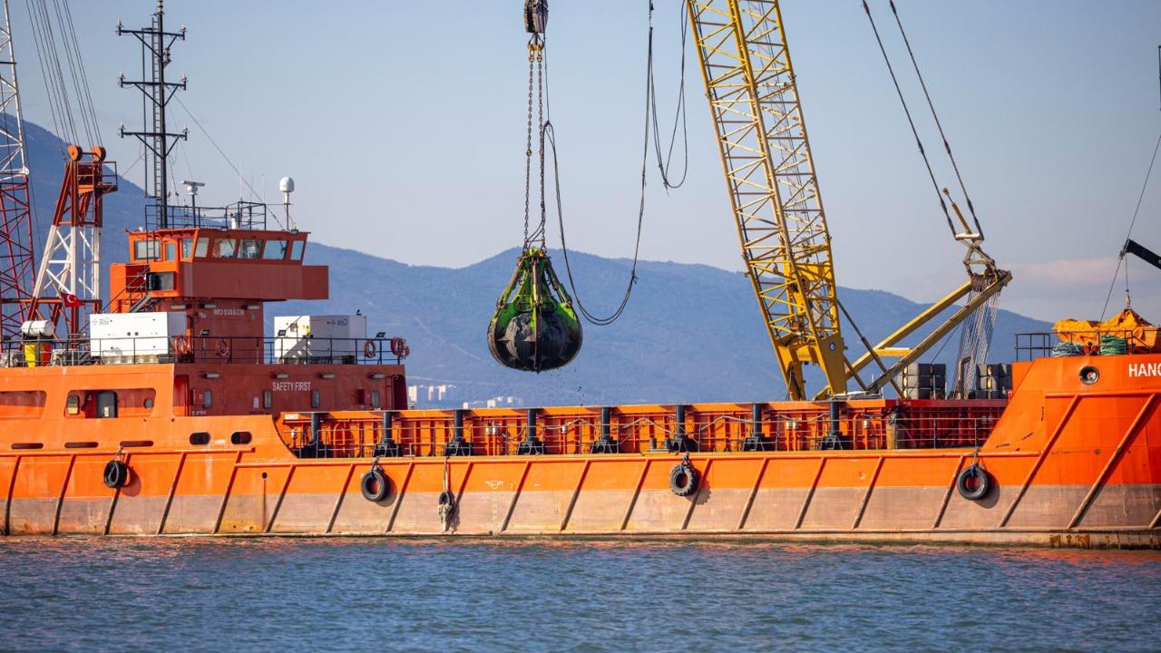 Körfez’den 1 milyon ton çamur çıkarıldı