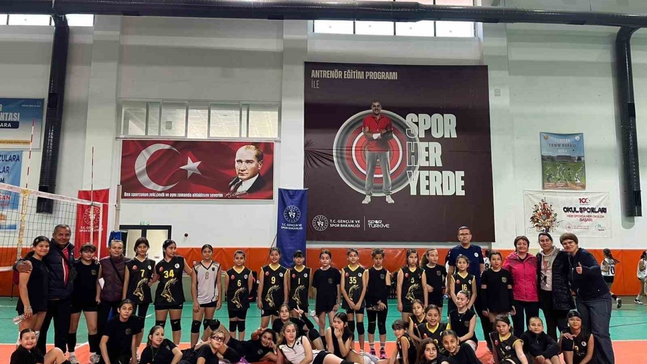 Köyceğiz’de voleybol coşkusu, 150 sporcu aynı sahada buluştu
