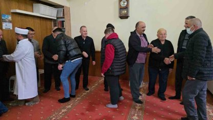 Küslerin barıştığı bayramlaşma halkası geleneği yaşatıldı