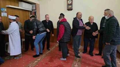 Küslerin barıştığı bayramlaşma halkası geleneği yaşatıldı