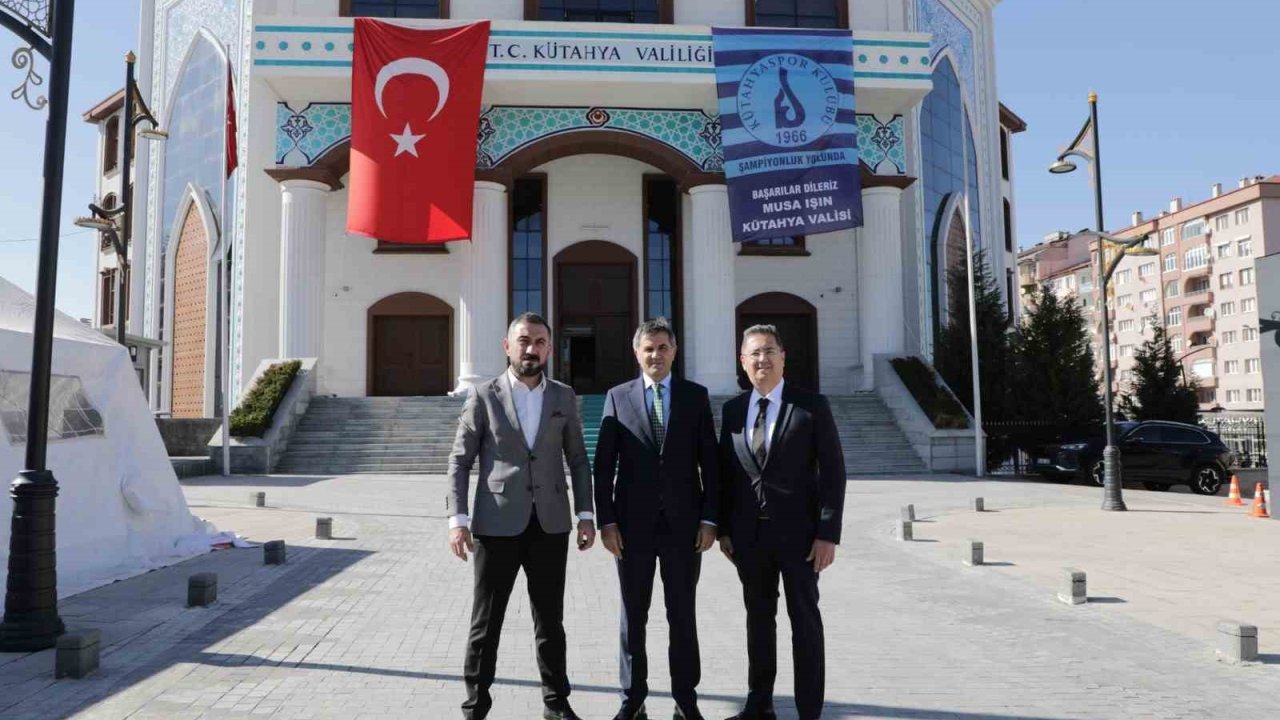 Kütahyaspor’un "43 bin bayrak" projesine ilk destek Vali Işın’dan