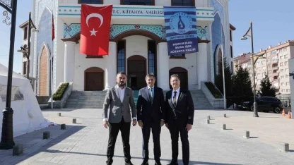 Kütahyaspor’un "43 bin bayrak" projesine ilk destek Vali Işın’dan