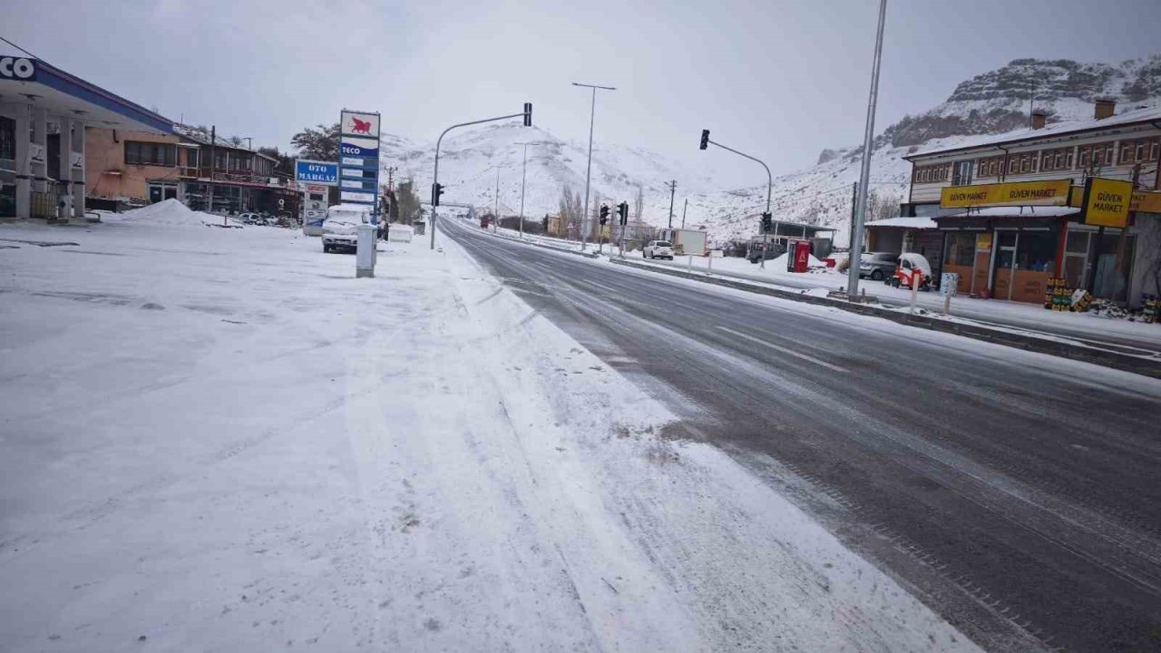 Malatya’nın yüksek kesimlerinde kar yağışı etkili oluyor
