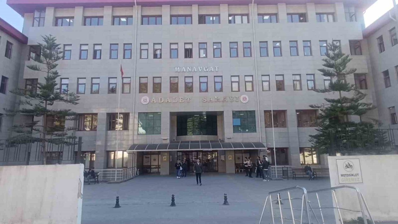 Manavgat Belediyesine yönelik yolsuzluk davasında sanıklar 3. kez hakim karşısında