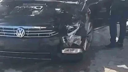 Manavgat’ta iki otomobil kavşakta çarpıştı