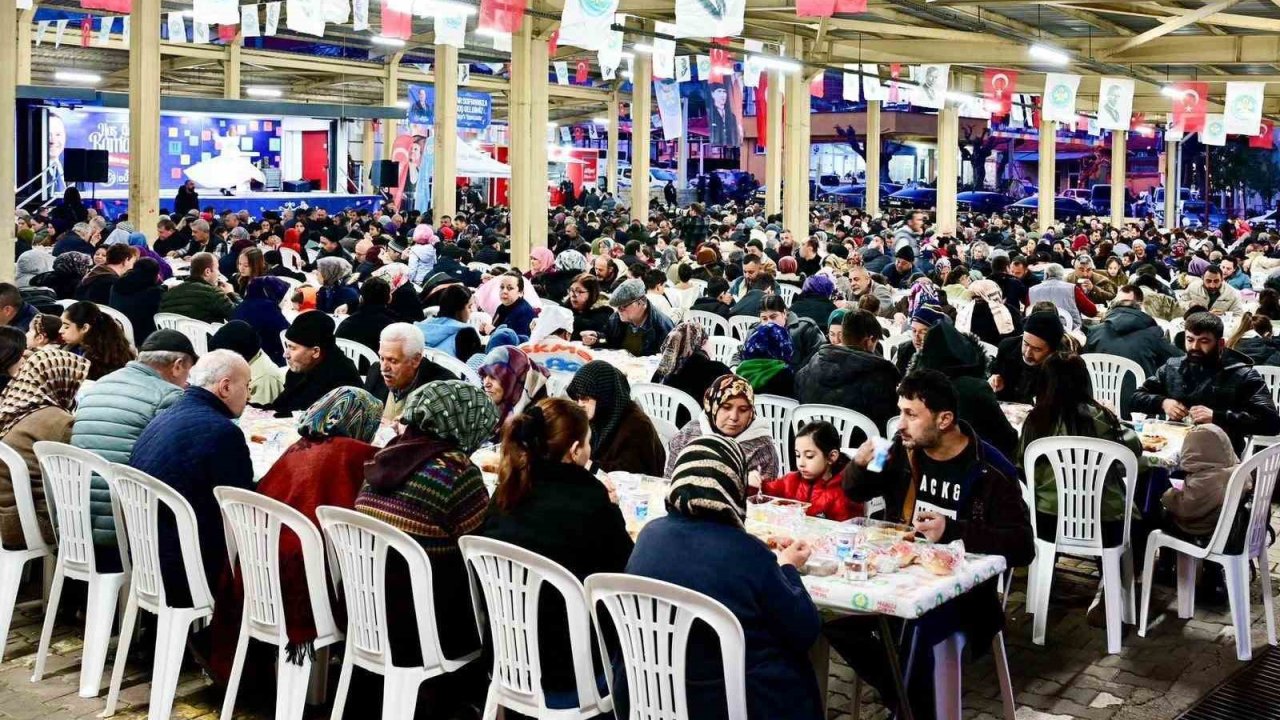 Manisa Büyükşehir’in iftar sofrası Kırkağaç’ta kuruldu