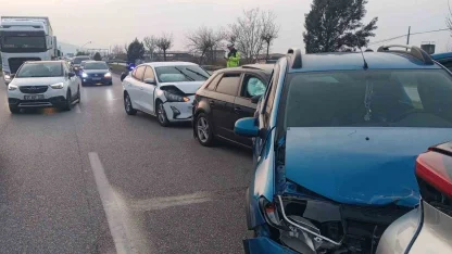 Manisa’da 4 araçlı zincirleme kaza: 7 yaralı