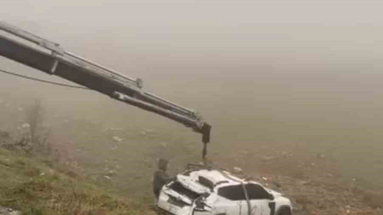 Mardin’de yol kenarına devrilen otomobilin sürücüsü yaralandı