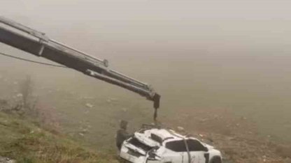 Mardin’de yol kenarına devrilen otomobilin sürücüsü yaralandı