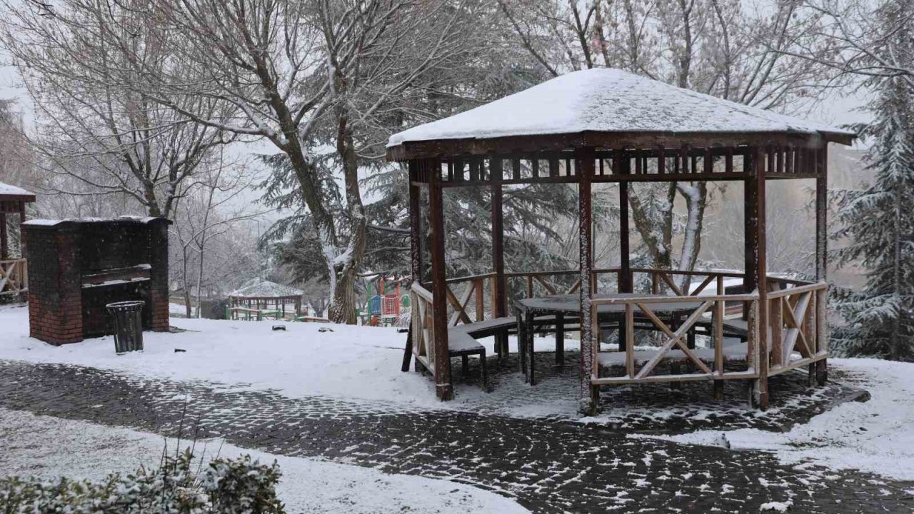 Mart ayında Elazığ’a kar sürprizi