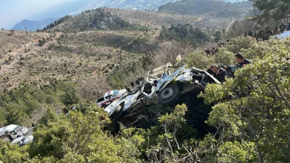 Mersin’de işçi servisi uçuruma yuvarlandı: 3 ölü 11 yaralı