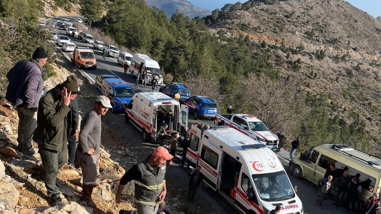 Mersin’de işçi servisi uçurumdan yuvarlandı: Ölü ve çok sayıda yaralı var