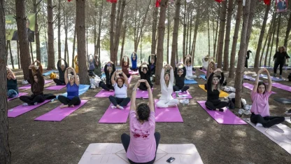 Mersin’de kadınlar doğada yoga ve sanatla buluştu