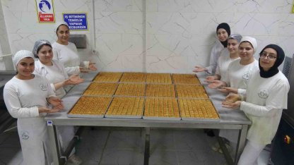Meslek liseli kızların Ramazan’da baklava mesaisi