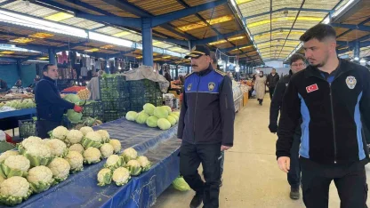 Meyve sebze pazarında fiyat etiketi denetimi