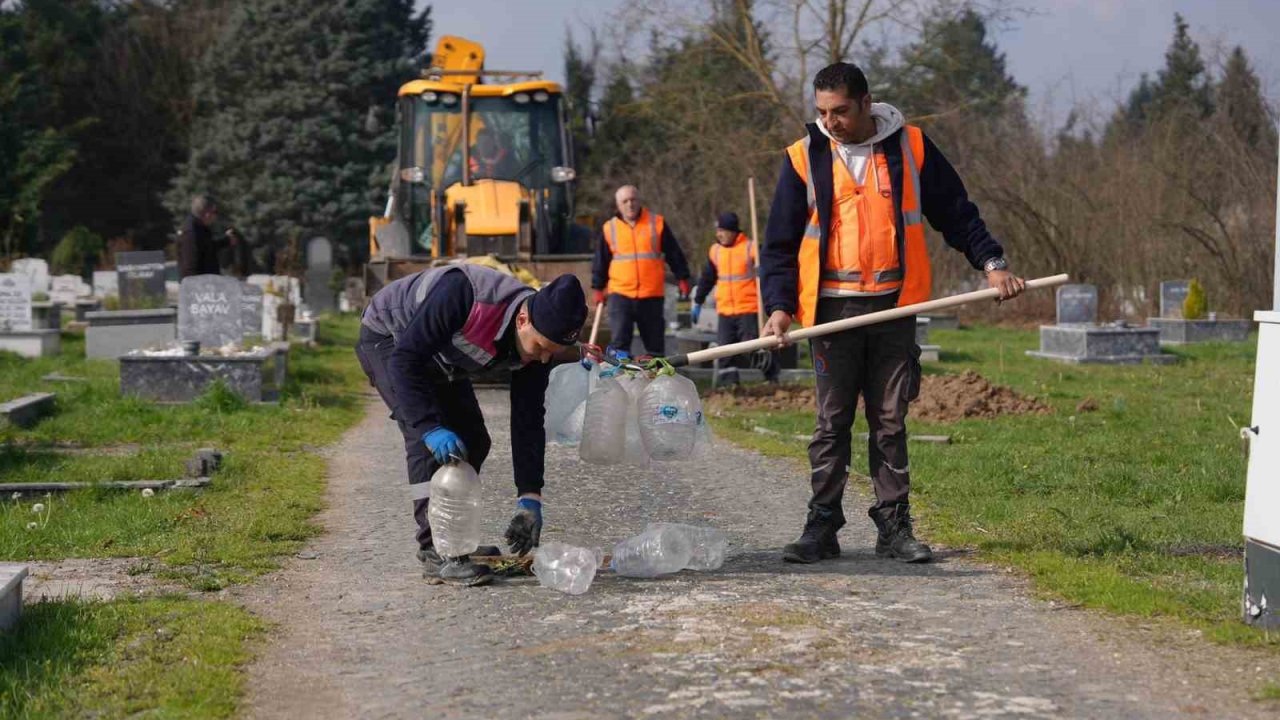 Mezarlıklar Ramazan Bayramı’na hazırlanıyor