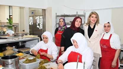 Milletvekili Ölmeztoprak esnafla buluştu, hanelere misafir oldu