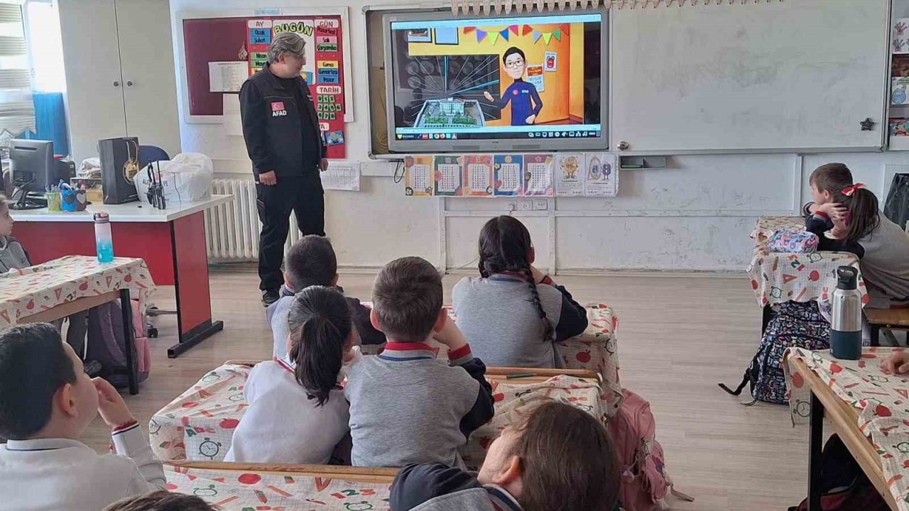 Minik öğrenciler afetlere karşı bilinçleniyor