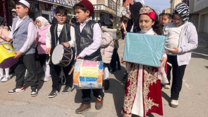 Minikler söyledikleri ilahilerle Yerköy’ü mest etti