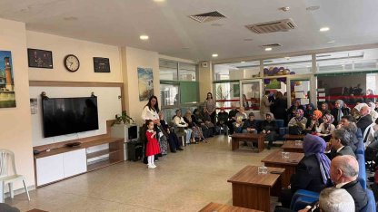 Miniklerden huzurevi sakinlerine anlamlı ziyaret