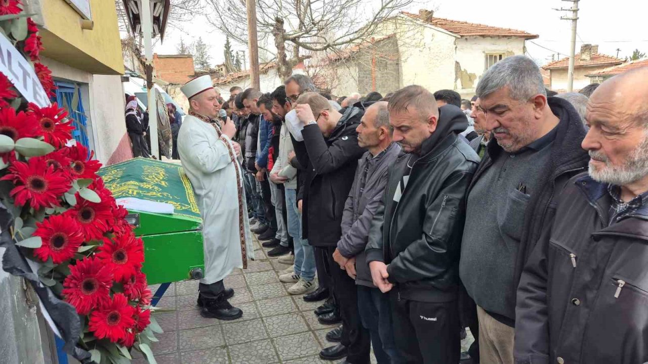 Motosiklet kazasında hayatını kaybeden 20 yaşındaki genç son yolculuğuna uğurlandı
