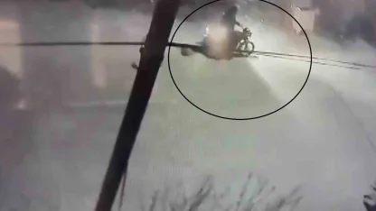 Motosikletle gelip, borçlusunun evine kurşun yağdırdı