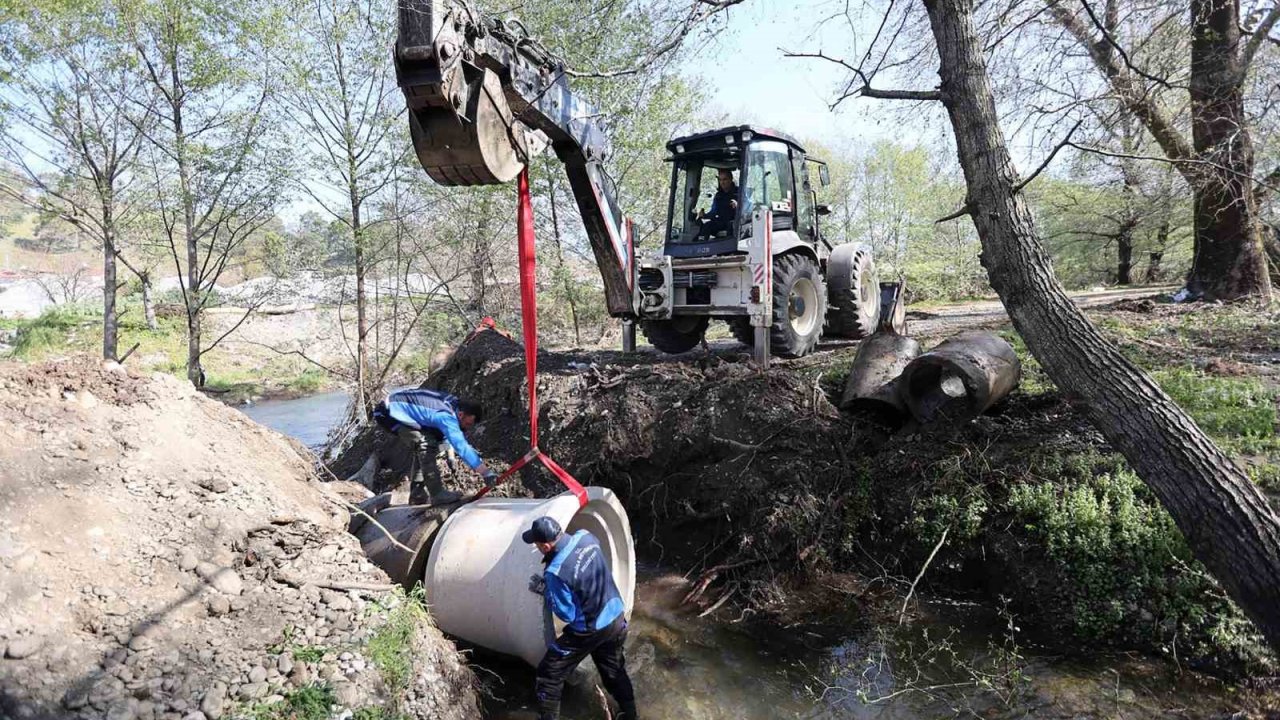 Muğla Büyükşehir tarafından Köyceğiz’de selden zarar gören üreticiler destekleniyor