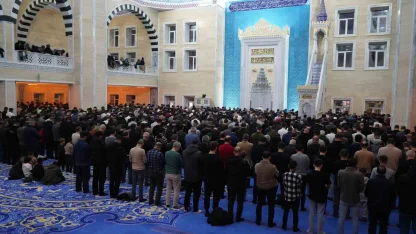 Muş’ta Kadir Gecesi dualarla idrak edildi