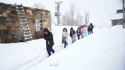 Muş’ta kar üstünde bayram sevinci