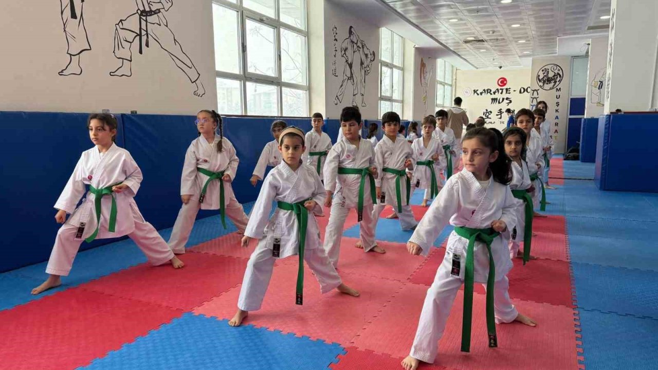 Muş’ta karate antrenmanları hız kesmeden sürüyor