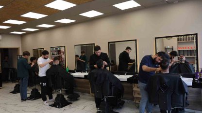 Müşteriler tıraşı son güne bıraktı: Berberler yoğunluktan randevu sistemine geçti