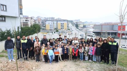 Nilüfer’de minikler doğa için fidan dikti