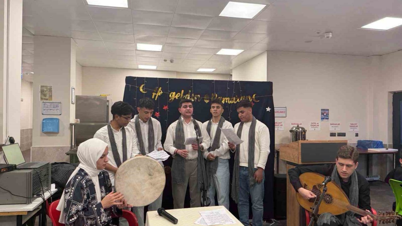 Öğrenciler ve şehit aileleri aynı sofrada buluştu