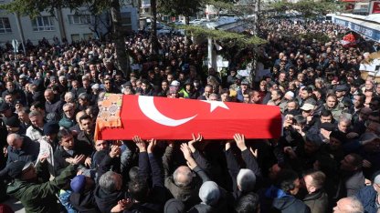 Öğrencisi tarafından öldürülen Fatma Nur öğretmen son yolculuğuna uğurlandı