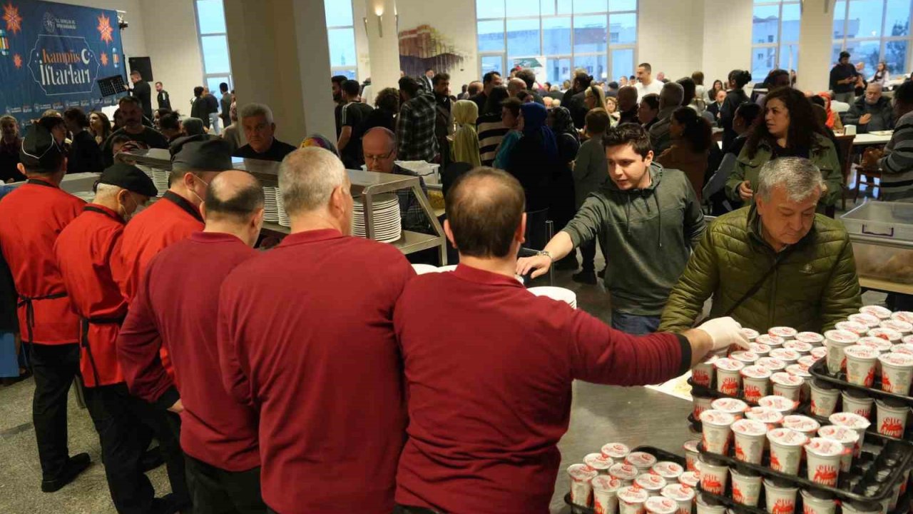 OMÜ’de 2 bin kişi aynı iftar sofrasında buluştu