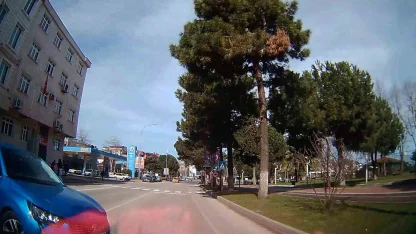Ordu’da iki otomobilin kafa kafaya çarpışmasına ramak kaldı