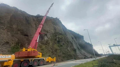 Örümcek adamlar yamaçları çelik ağlarla örüyor