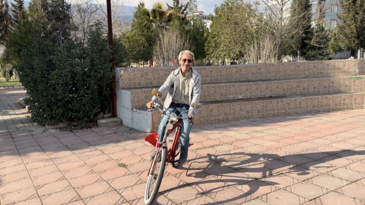 Osmaniye’de 47 yıllık berberin 41 yıllık bisiklet sevdası