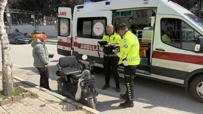 Osmaniye’de kontrolden çıkan şarjlı motosiklet kaldırıma çarptı: 1 yaralı