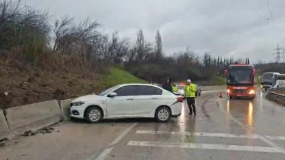 Otobanda zincirleme kaza: 4 araç birbirine girdi