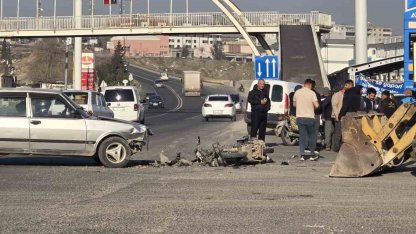 Otomobil ile çarpışan motosiklet sürücüsü ağır yaralandı