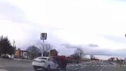 Otomobille traktör çarpıştı: 2 yaralı